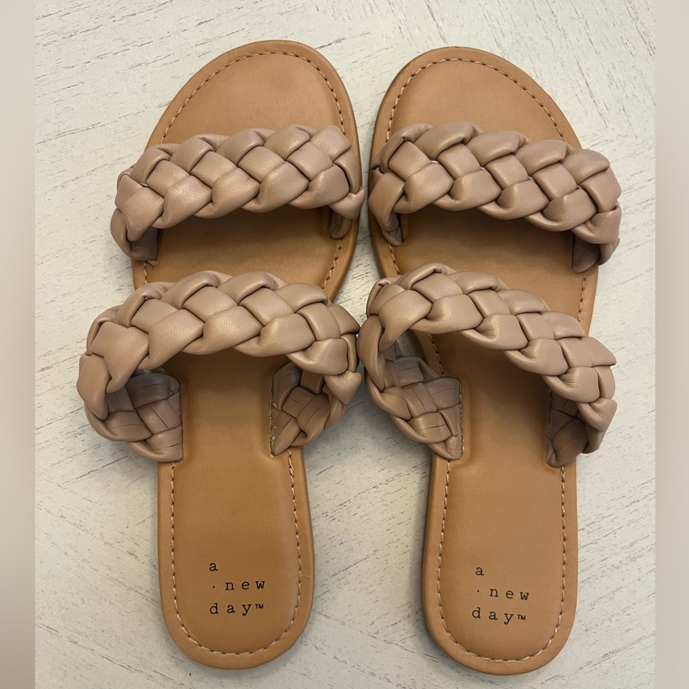 Braided Sandals - flat - Size 6 - color tan